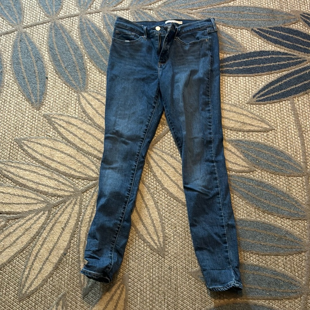 Levi’s dark wash jeans size 29